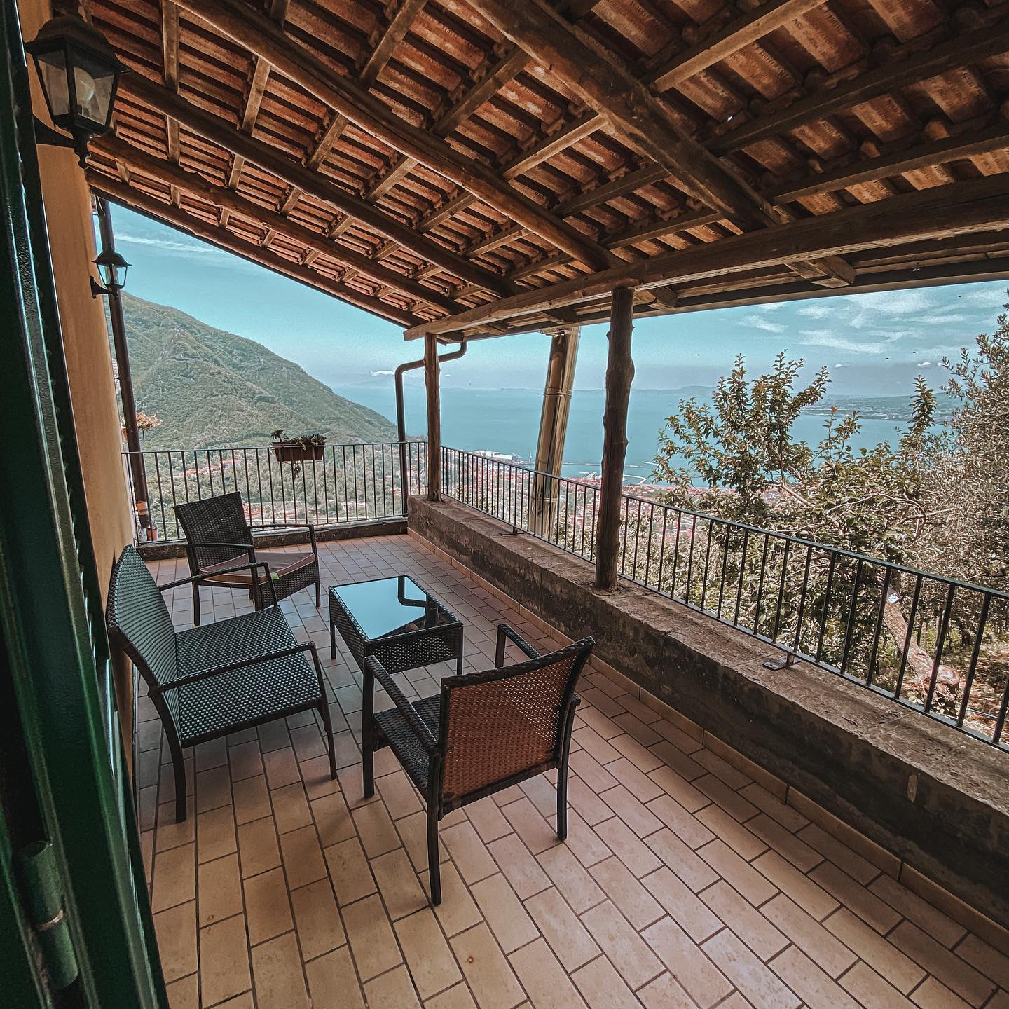 Camera MAT2, terrazza con pergolato