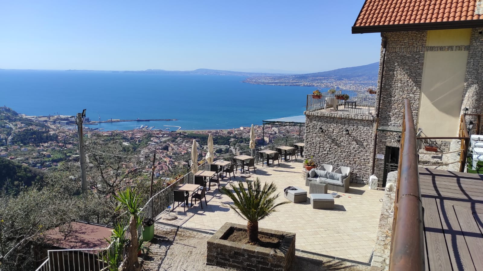 Terrazza del ristorante con vista